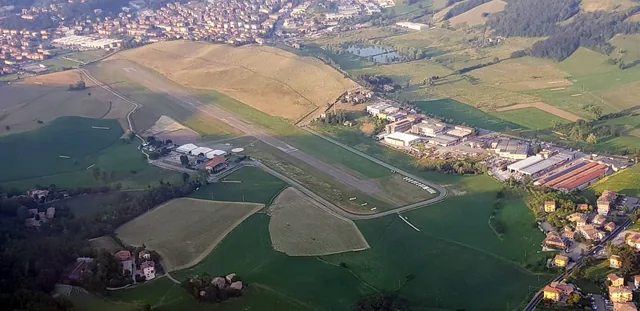 Il campo di volo dell'aeroporto Giulio Paolucci di Pavullo