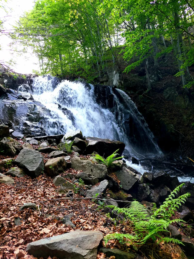 Una cascata nel Parco dell'Alto Appennino Modenese