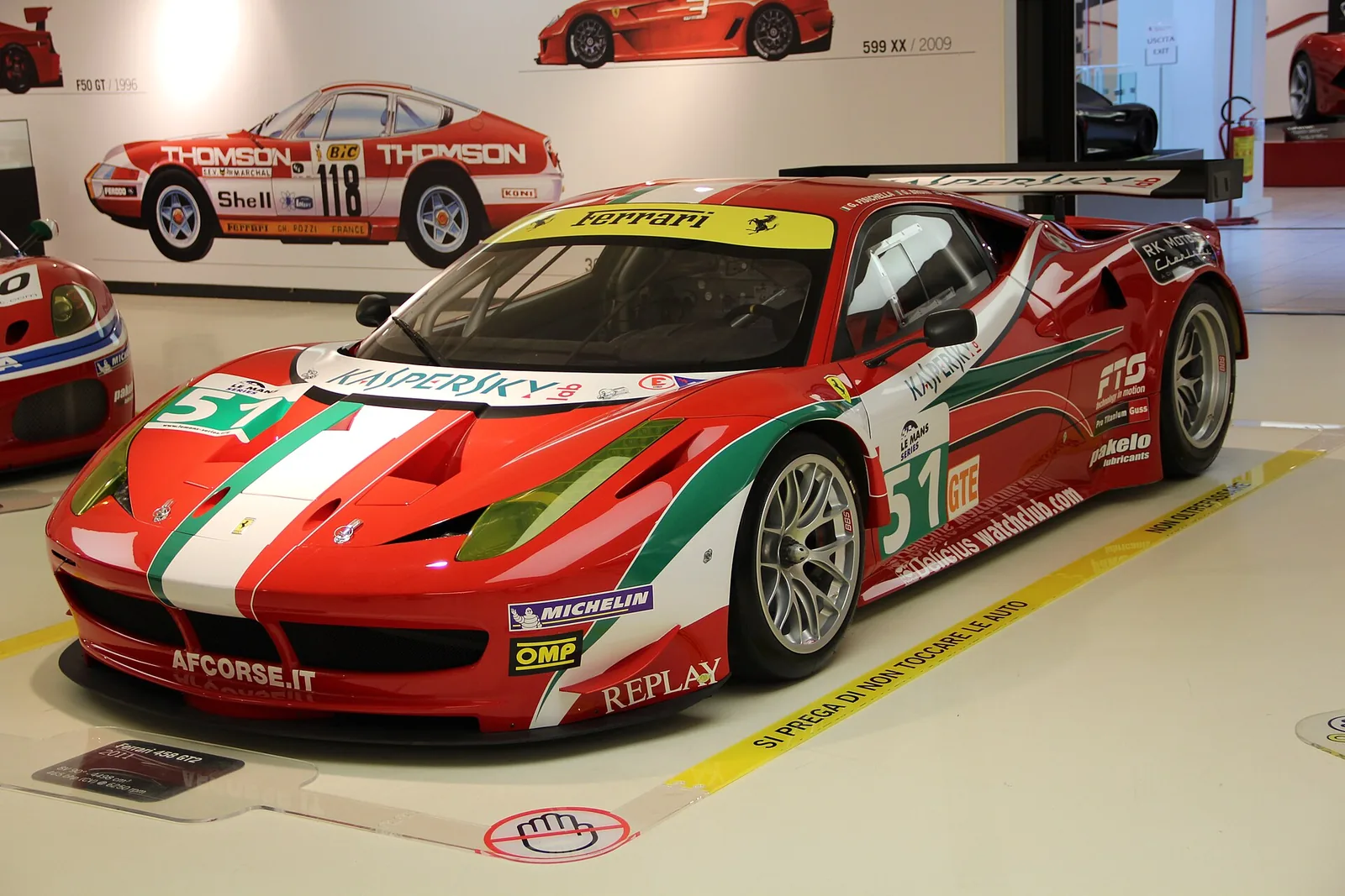 Ausgestellte Fahrzeuge im Ferrari-Museum in Maranello