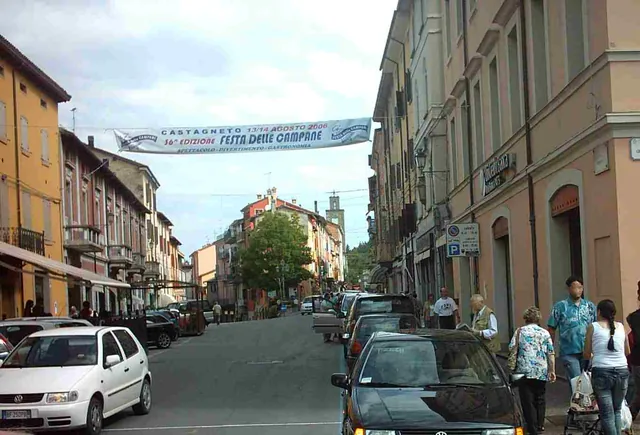 Via Giardini, la strada principale di Pavullo nel Frignano